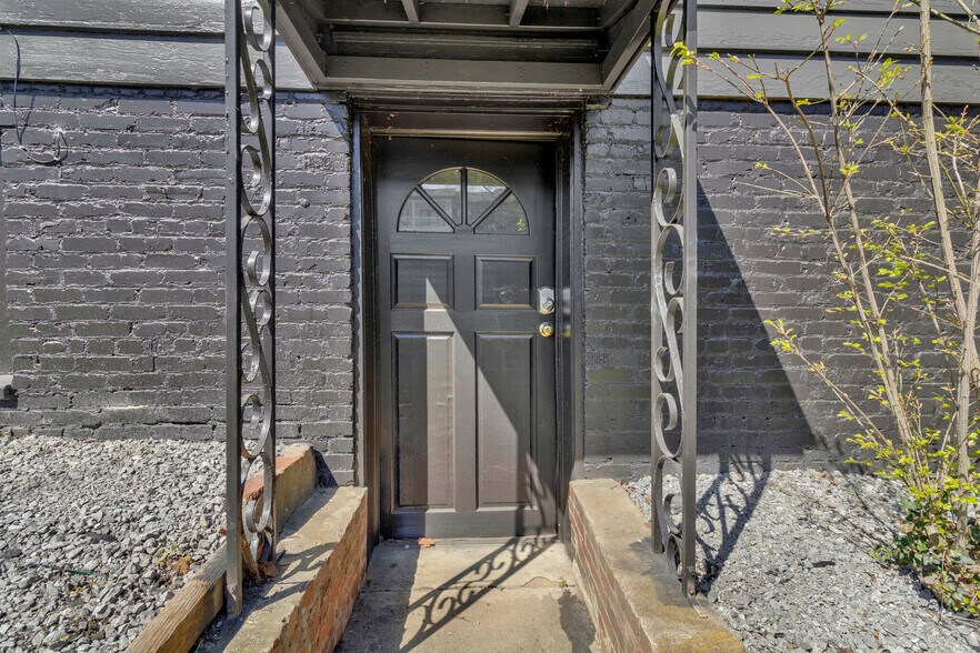 More Photos Of 131 Donelson Pike, Nashville Loft Creative Space For Sale