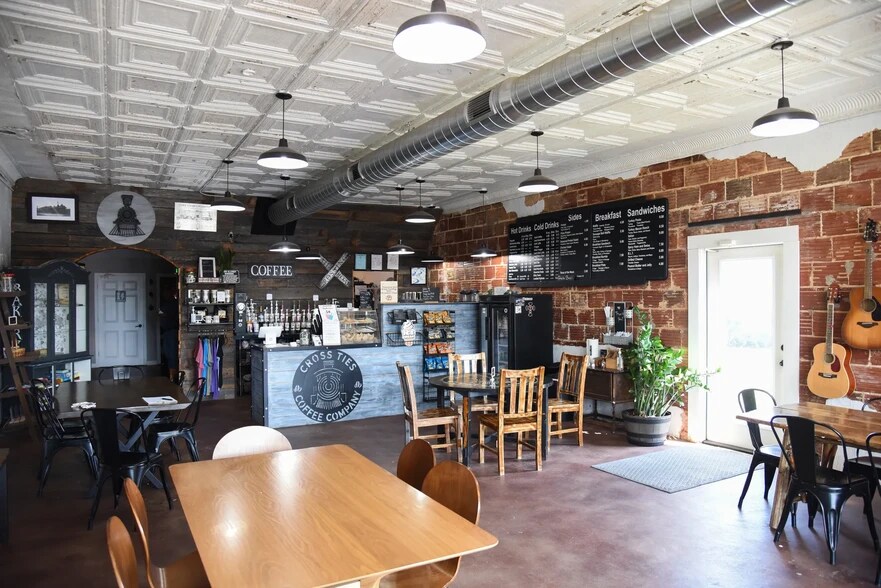 More Photos Of 46 Railroad Ave, Falkville Storefront For Sale