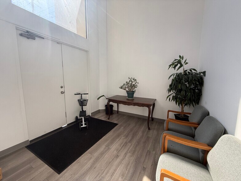 More Photos Of 8929 Oso Ave, Chatsworth Manufacturing For Lease