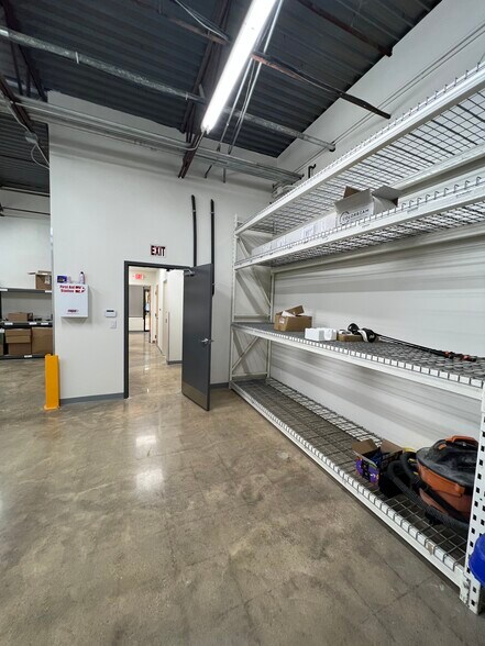 More Photos Of 11150 Morrison, Dallas Showroom For Sale