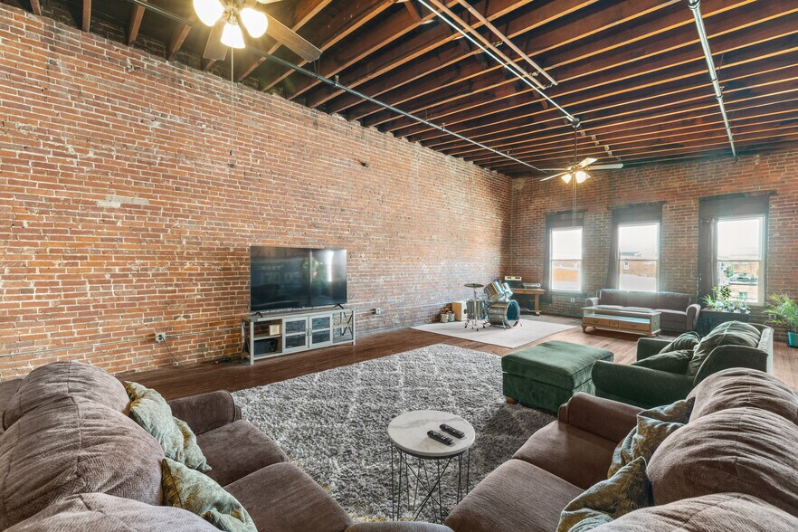 More Photos Of 120 N Elm St, Henderson Storefront Retail Residential For Sale