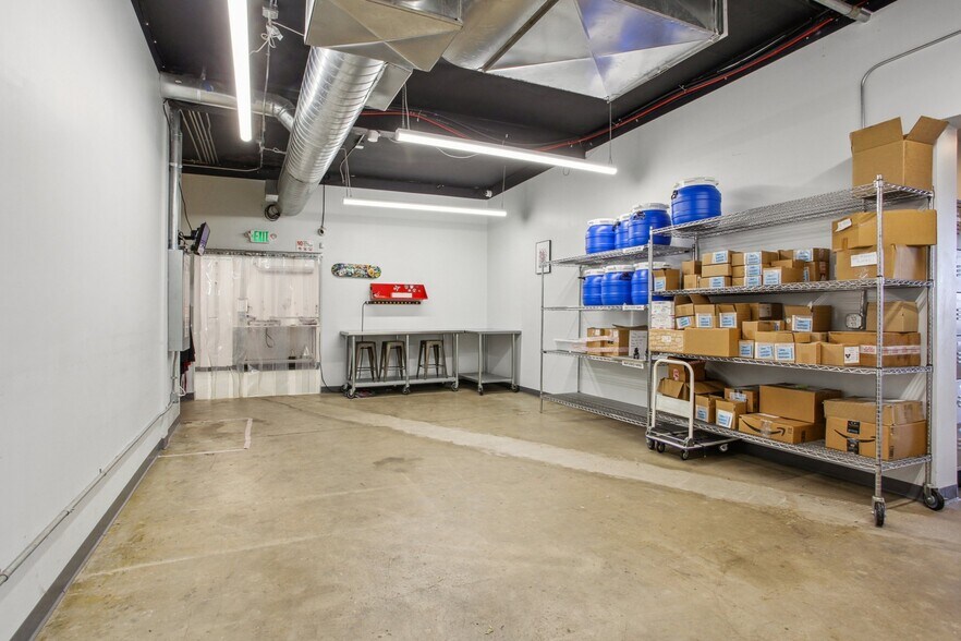 More Photos Of 963 Federal Blvd, Denver Storefront For Sale