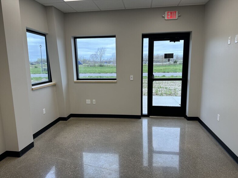 More Photos Of 956 Black river Dr, Zeeland Distribution For Lease