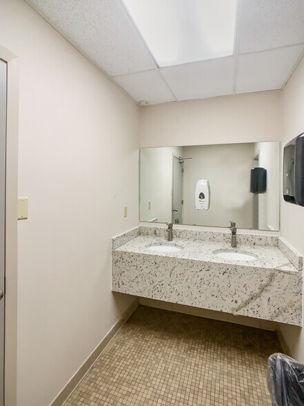 More Photos Of 574 Azalea Rd, Mobile Unknown For Lease