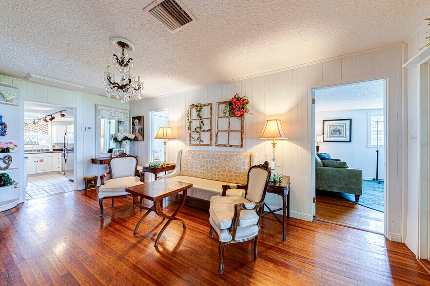 More Photos Of 4404 Edgewater Dr, Orlando Storefront Retail Residential For Sale