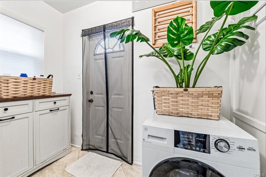 More Photos Of 150 Ximeno Ave, Long Beach Multifamily For Sale