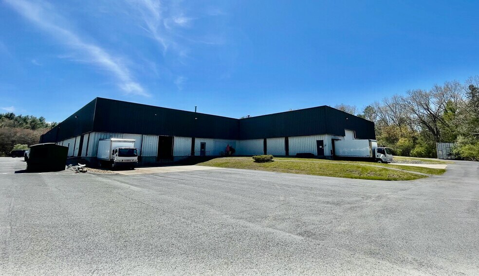 More Photos Of 60 Pulpit Rock Rd, Pelham Manufacturing For Lease