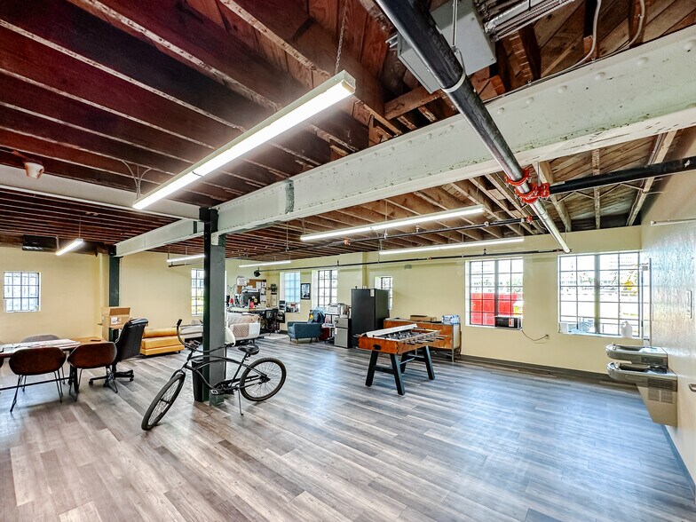 More Photos Of 601 Quay Commons, Sarasota Office For Sale
