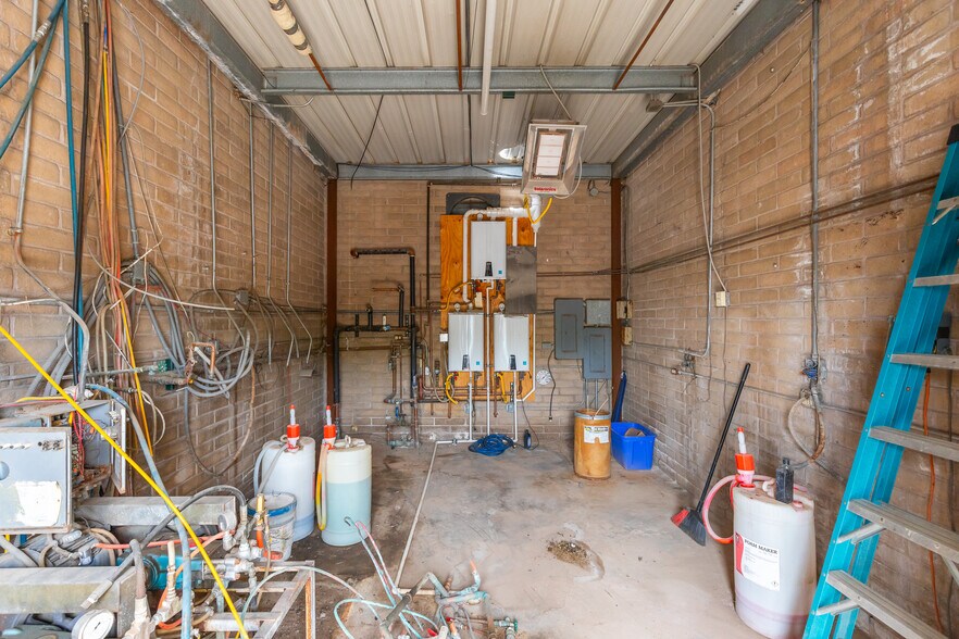 More Photos Of 550 NE Judge Ely Blvd, Abilene Carwash For Sale