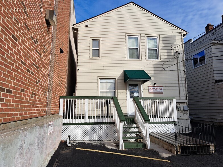 More Photos Of 136 E Grand River Ave, Brighton Office For Lease