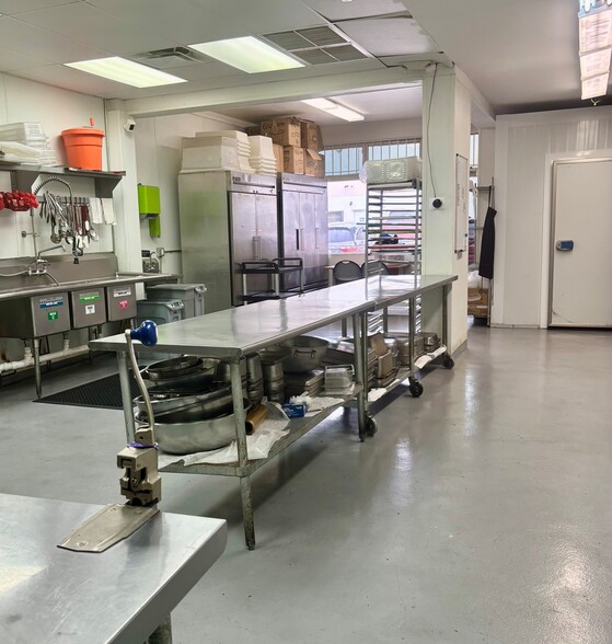 More Photos Of 7180-7194 SW 47th St, Miami Service For Sale