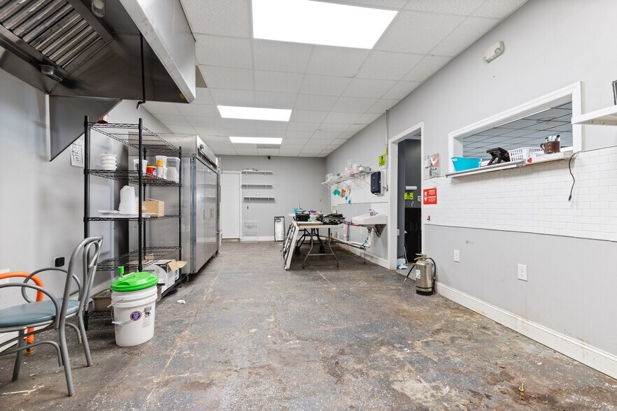 More Photos Of 114 N Church St, Waverly Loft Creative Space For Lease