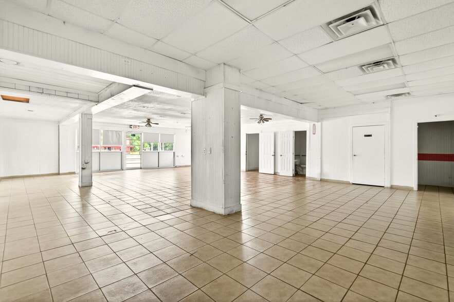 More Photos Of 815 E Moore Ave, Terrell Storefront Retail Office For Sale
