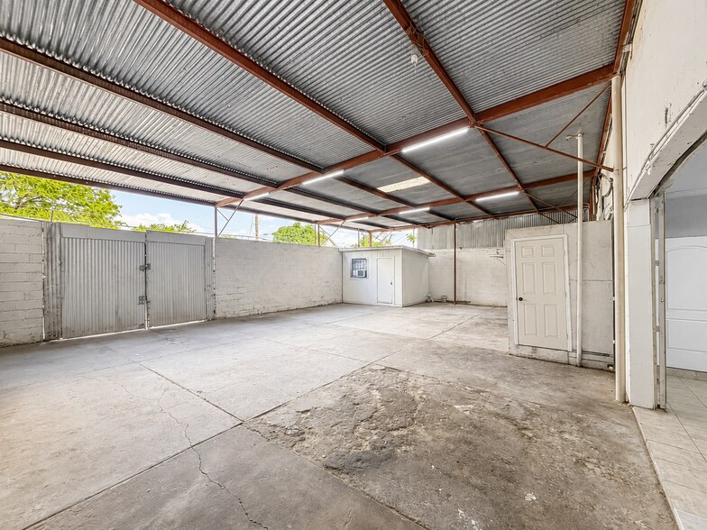More Photos Of 755 N General McMullen Dr, San Antonio Light Manufacturing For Lease