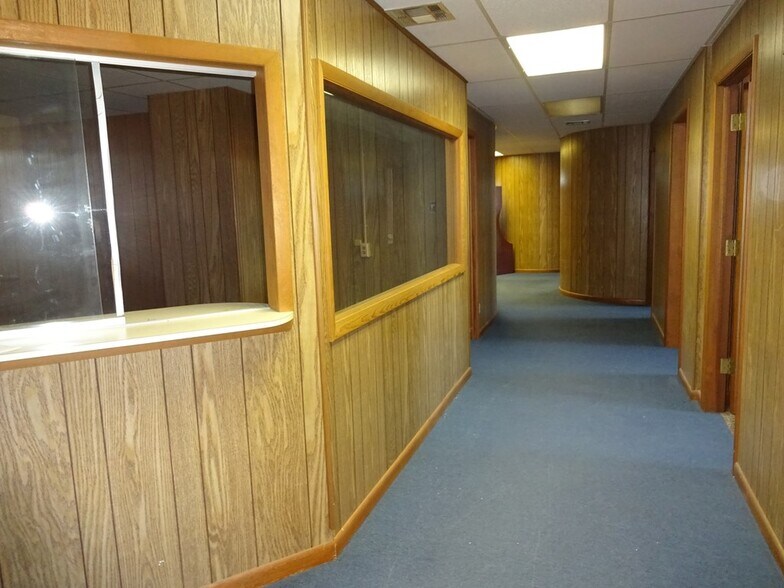 More Photos Of 201 N Penn Ave, Independence Office For Sale