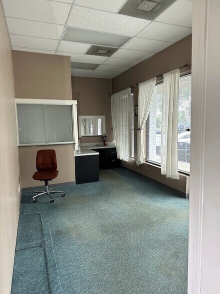 More Photos Of 821 NE 36th Terrace, Ocala Department Store For Lease