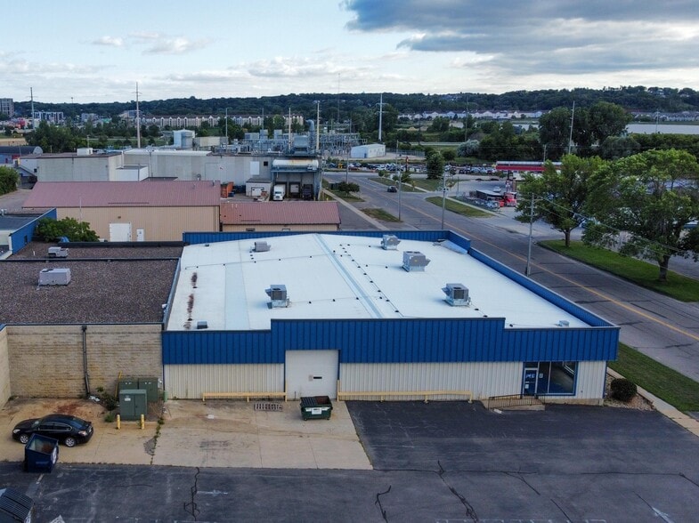 More Photos Of 1304 Valleyhigh Dr NW, Rochester Showroom For Sale