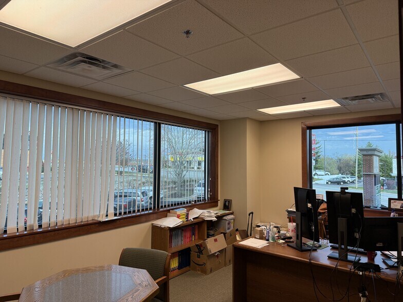 More Photos Of 500 W Main St, Branson Office For Lease