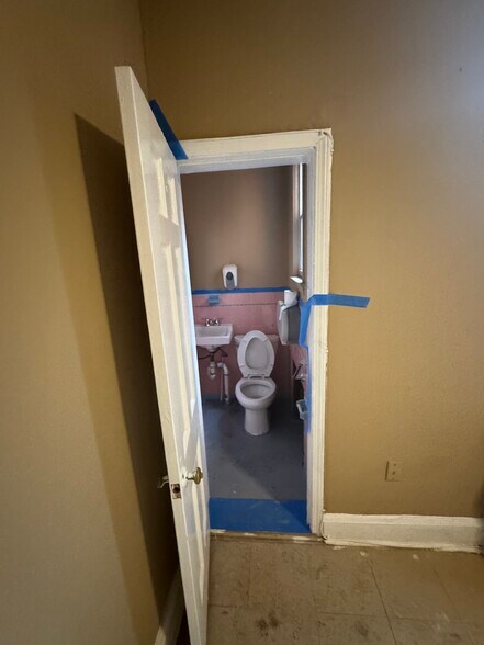 More Photos Of 2449 Shirley Ave, Baltimore Flex For Sale