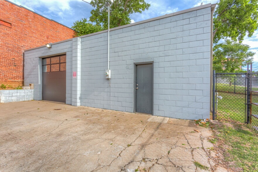More Photos Of 1128 S Elgin Ave, Tulsa Warehouse For Lease