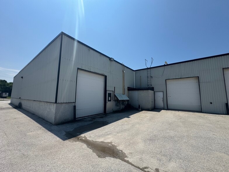 More Photos Of 121 Jason St, Owen Sound Warehouse For Lease