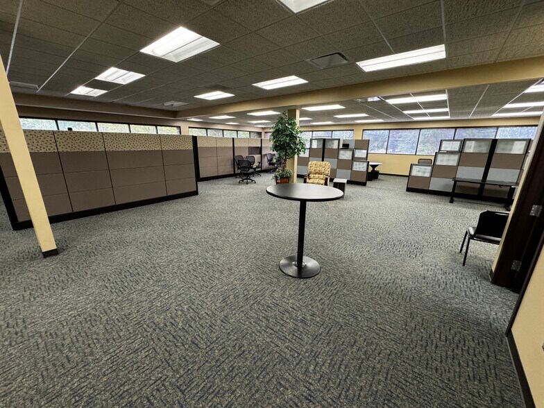 More Photos Of 10300 W 103rd St, Overland Park Office For Sale