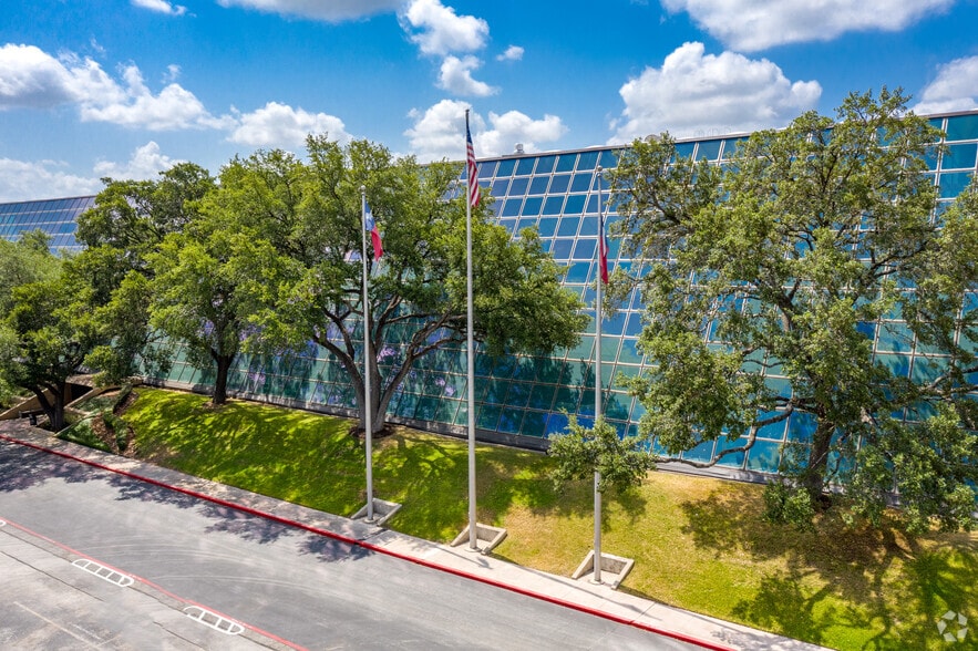 More Photos Of 84 NE Loop 410, San Antonio Office For Lease