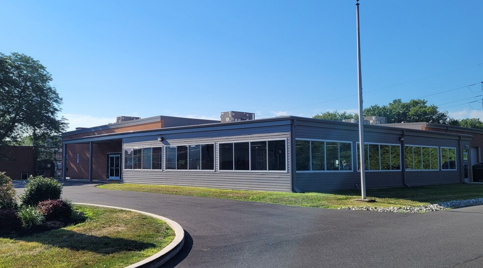 More Photos Of 1020 Industrial Blvd, Southampton Warehouse For Lease