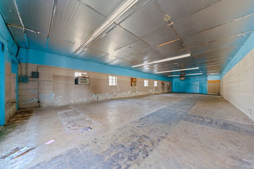 More Photos Of 1812 S Presa St, San Antonio Freestanding For Sale