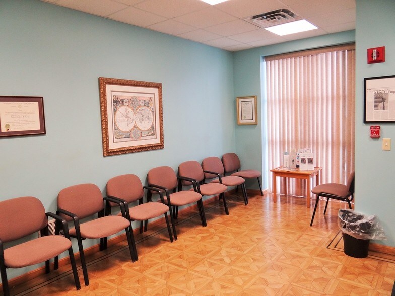 More Photos Of 1528 Cranston St, Cranston Medical For Lease