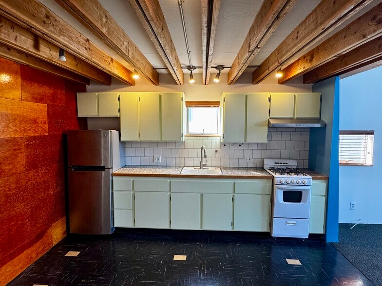 More Photos Of 558 San Juan Ave, Venice Apartments For Sale