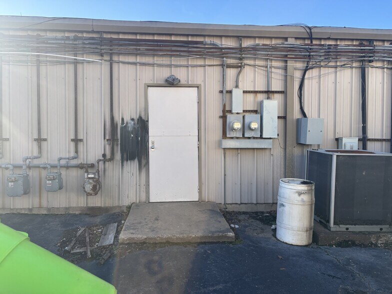 More Photos Of 5210 Pleasant View Rd, Memphis Showroom For Lease