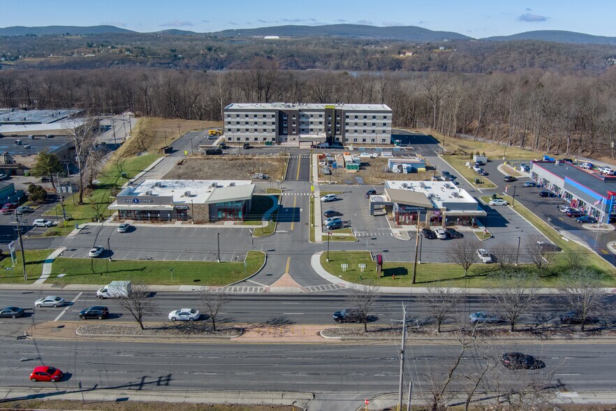 More Photos Of 2627 South Rd, Poughkeepsie Unknown For Lease