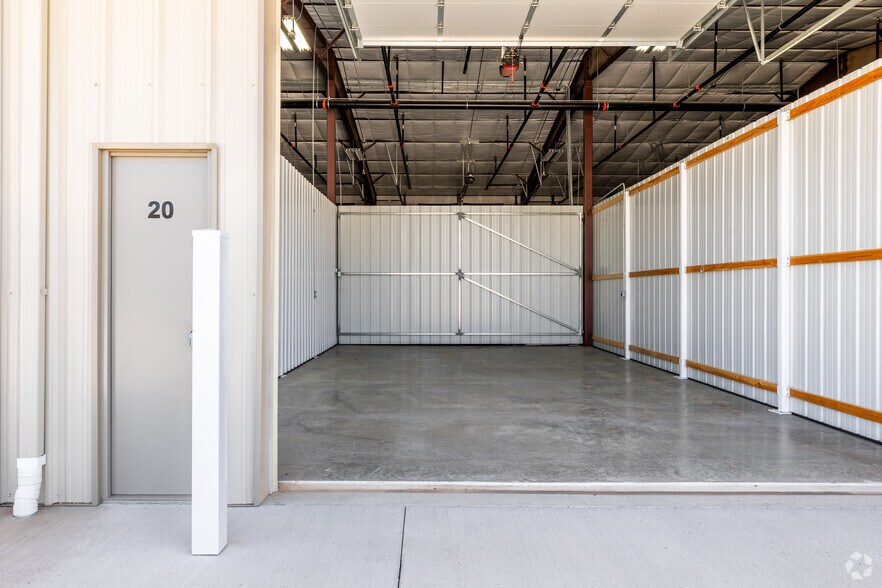 More Photos Of 14600 N US Highway 169, Smithville Self Storage For Lease