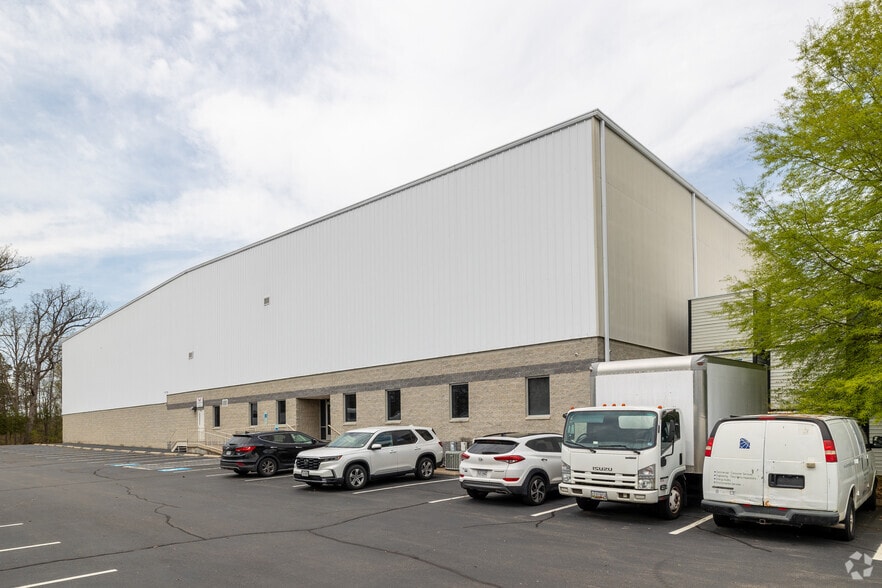 More Photos Of 8422 Wellington Rd, Manassas Manufacturing For Lease
