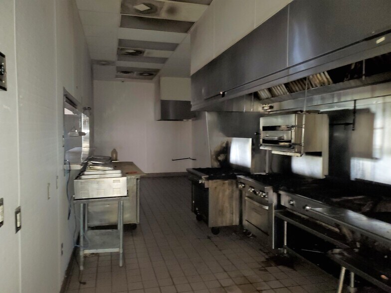 More Photos Of 2055 S Linden Rd, Flint Restaurant For Sale