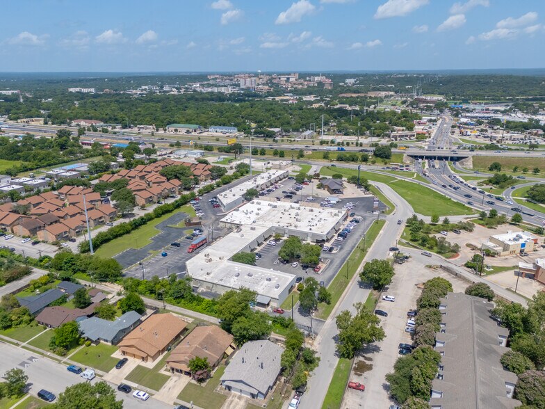 More Photos Of 900 Bugg Ln, San Marcos Storefront For Lease