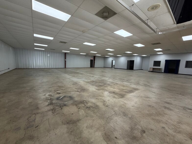 More Photos Of 5205 Old Buncombe Rd, Greenville Warehouse For Lease