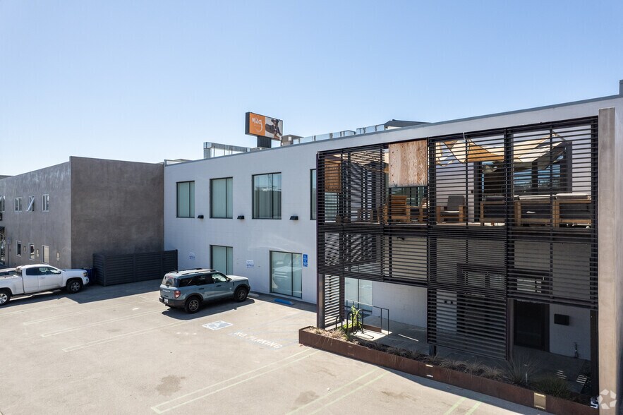 More Photos Of 2236 S Barrington Ave, Los Angeles Loft Creative Space For Lease