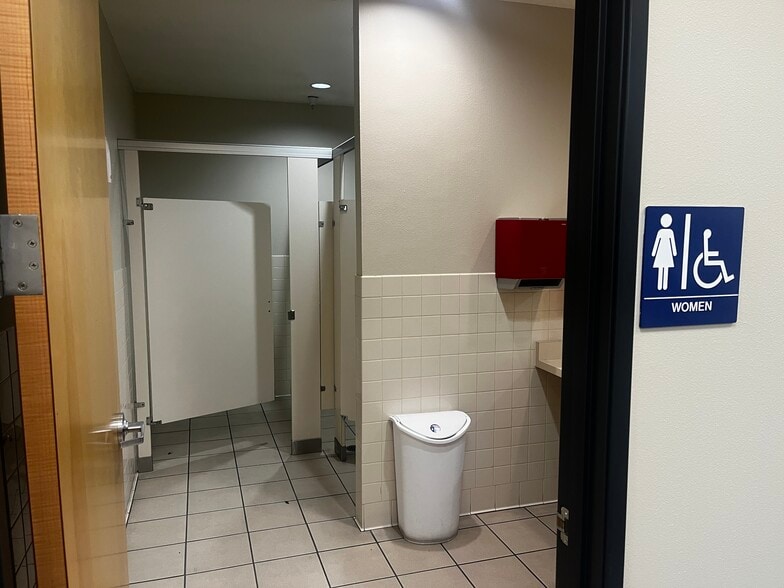 More Photos Of 7490 Commercial Way, Henderson Warehouse For Sale