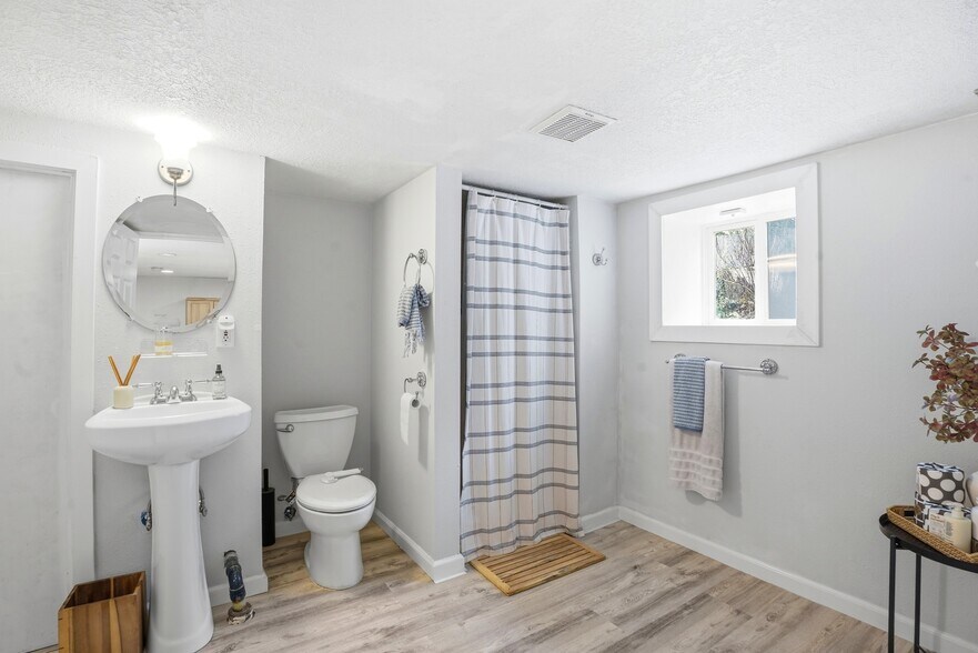 More Photos Of 1314 7th St, Oregon City Flex For Sale