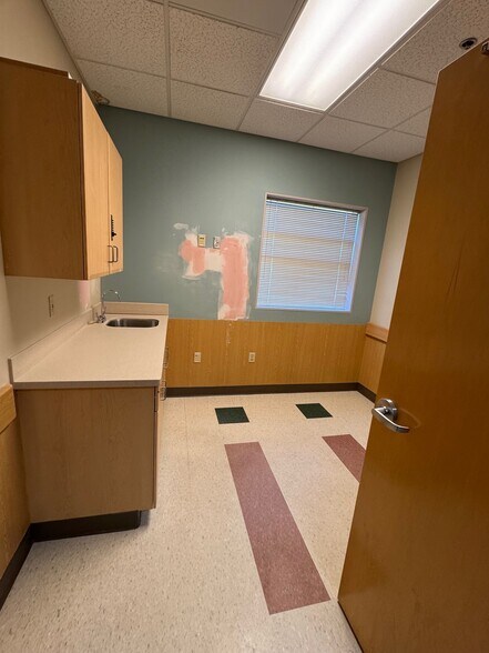 More Photos Of 3350 Broadmoor Ave SE, Grand Rapids Medical For Lease