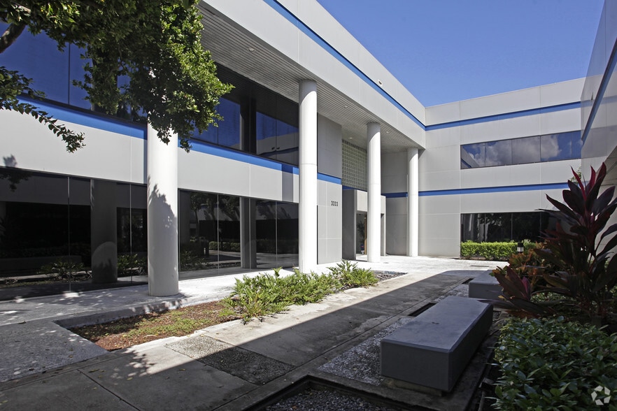 More Photos Of 3333 W Commercial Blvd, Fort Lauderdale Medical For Sale