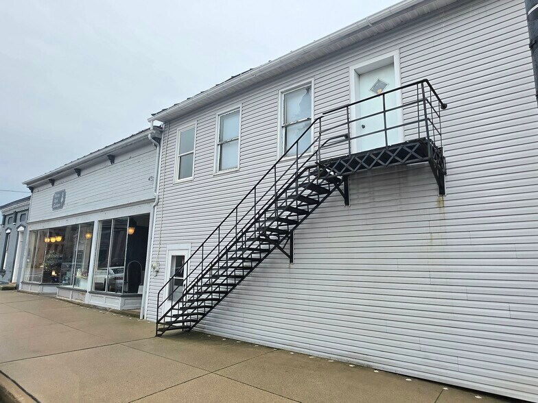 More Photos Of 105 E Mansfield St, Bucyrus General Retail For Sale