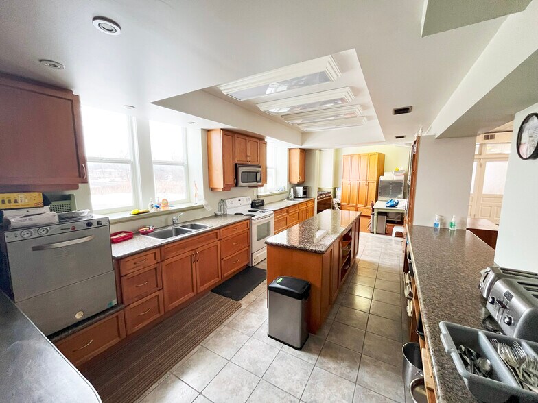 More Photos Of 12274 Guelph Line, Milton Specialty For Sale