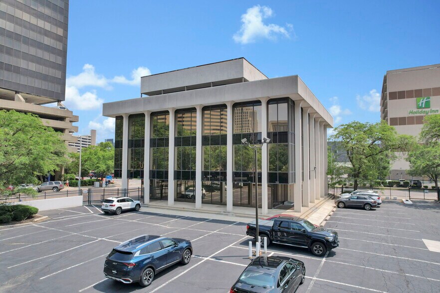 More Photos Of 141 E Town St, Columbus Office Residential For Lease