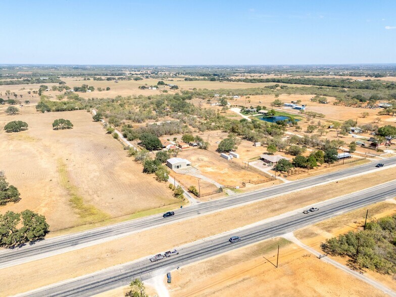 More Photos Of 13747 US Highway 87 S, Adkins Flex For Lease