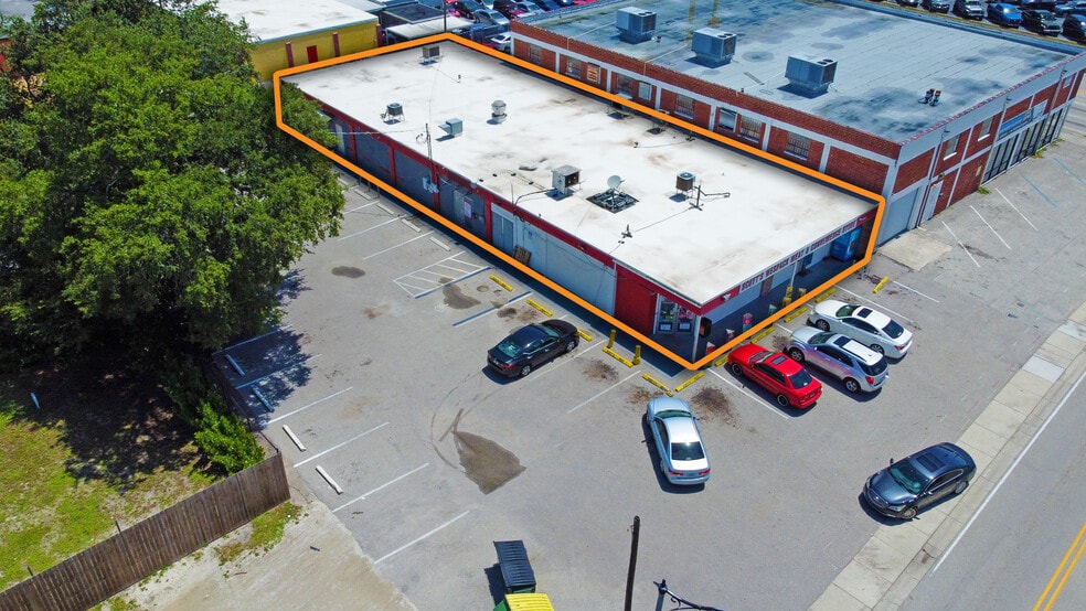 More Photos Of 2467-2469 Edison Ave, Fort Myers General Retail For Sale