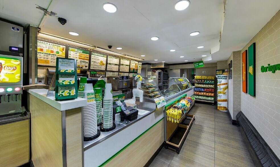More Photos Of 28 Water St, New York Storefront Retail Office For Lease