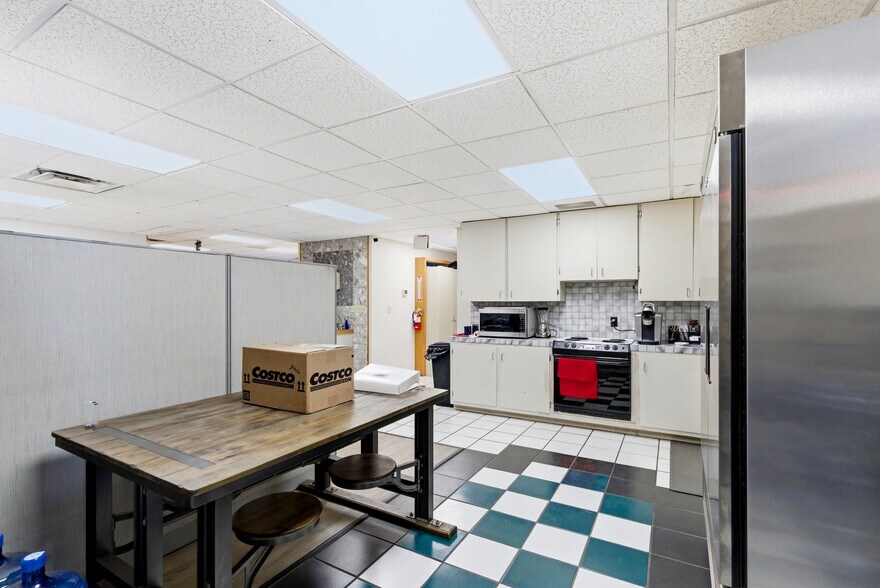 More Photos Of 809 Post St, Greensboro Warehouse For Lease